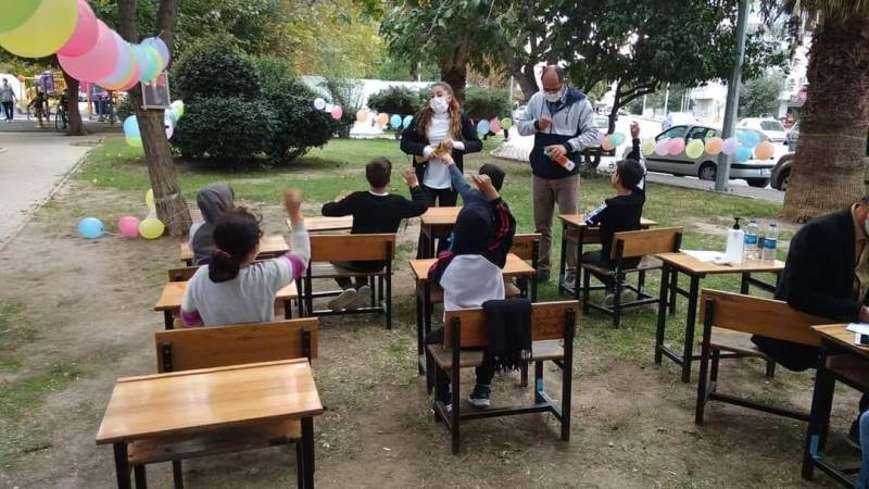 İZMİR’DE DEPREMZEDE ÇOCUKLARIMIZ İÇİN EĞİTİM ÇADIRI KURDUK  | EĞİTİM İŞ