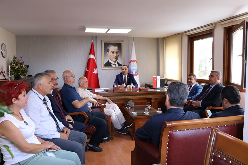 KONFEDERASYONUMUZ BİRLEŞİK KAMU-İŞ VE İLK EĞİTİM-İŞ’İN KURUCULARINDAN SENDİKAMIZA ZİYARET  | EĞİTİM İŞ