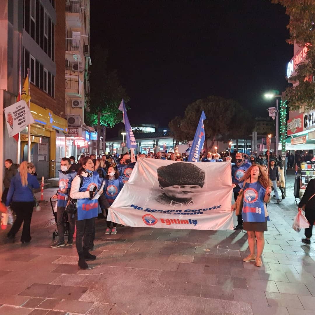 İZMİR’DE ATA’YA SAYGI YÜRÜŞÜMÜZÜ GERÇEKLEŞTİRDİK  | EĞİTİM İŞ