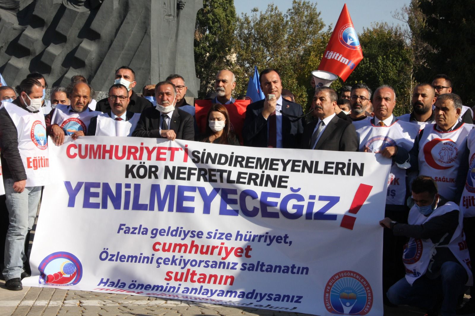 Serap Öğretmen Yalnız Değildir | EĞİTİM İŞ