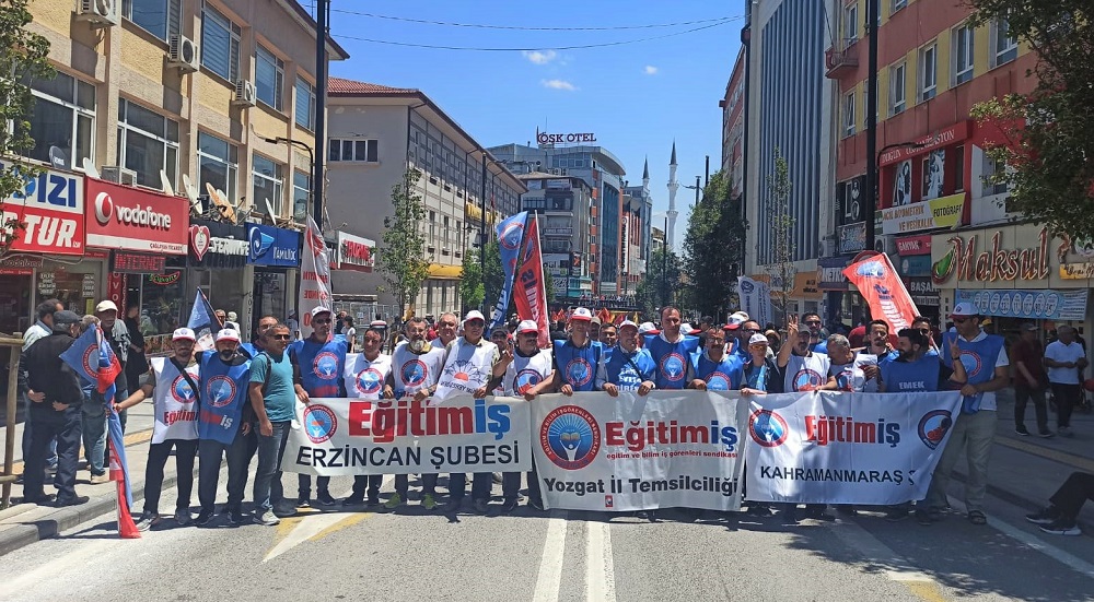KATLİAMIN 29. YILINDA YİTİRDİĞİMİZ CANLARI SİVAS’TA ANDIK | EĞİTİM İŞ