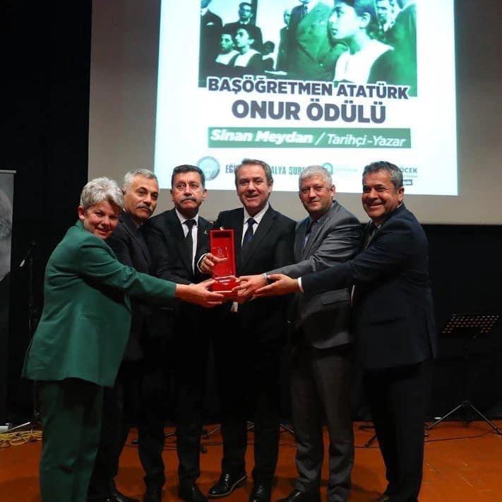 BAŞÖĞRETMEN ATATÜRK ÖDÜLÜ, SİNAN MEYDAN`A VERİLDİ | EĞİTİM İŞ